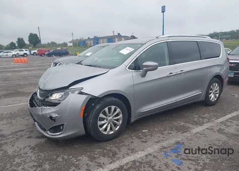 2018 Chrysler Pacifica Touring L z USA, uszkodzony, nr VIN 2C4RC1BG2JR154053